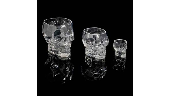 Skull shaped drinking glass 24.75oz (70cl)